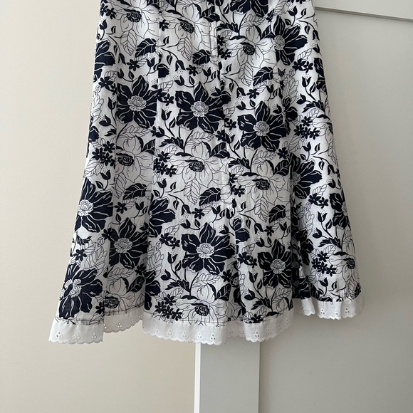 RW&Co midi length skirt - Picture 2 of 3